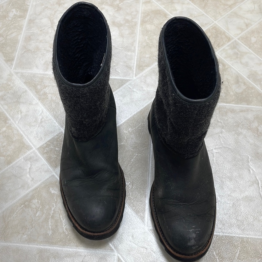 Sorel boots size 11 with wool sole insert. Model NM1707-010